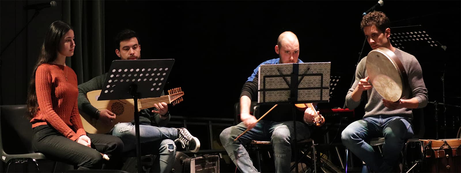 Formazione musicale Gemina in concerto di musica medievale